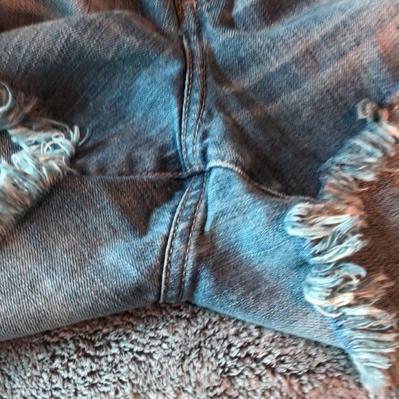 Abercrombie and Fitch sz 6 w28 high rise short/distressed/5pockets/frayed - Picture 9 of 15